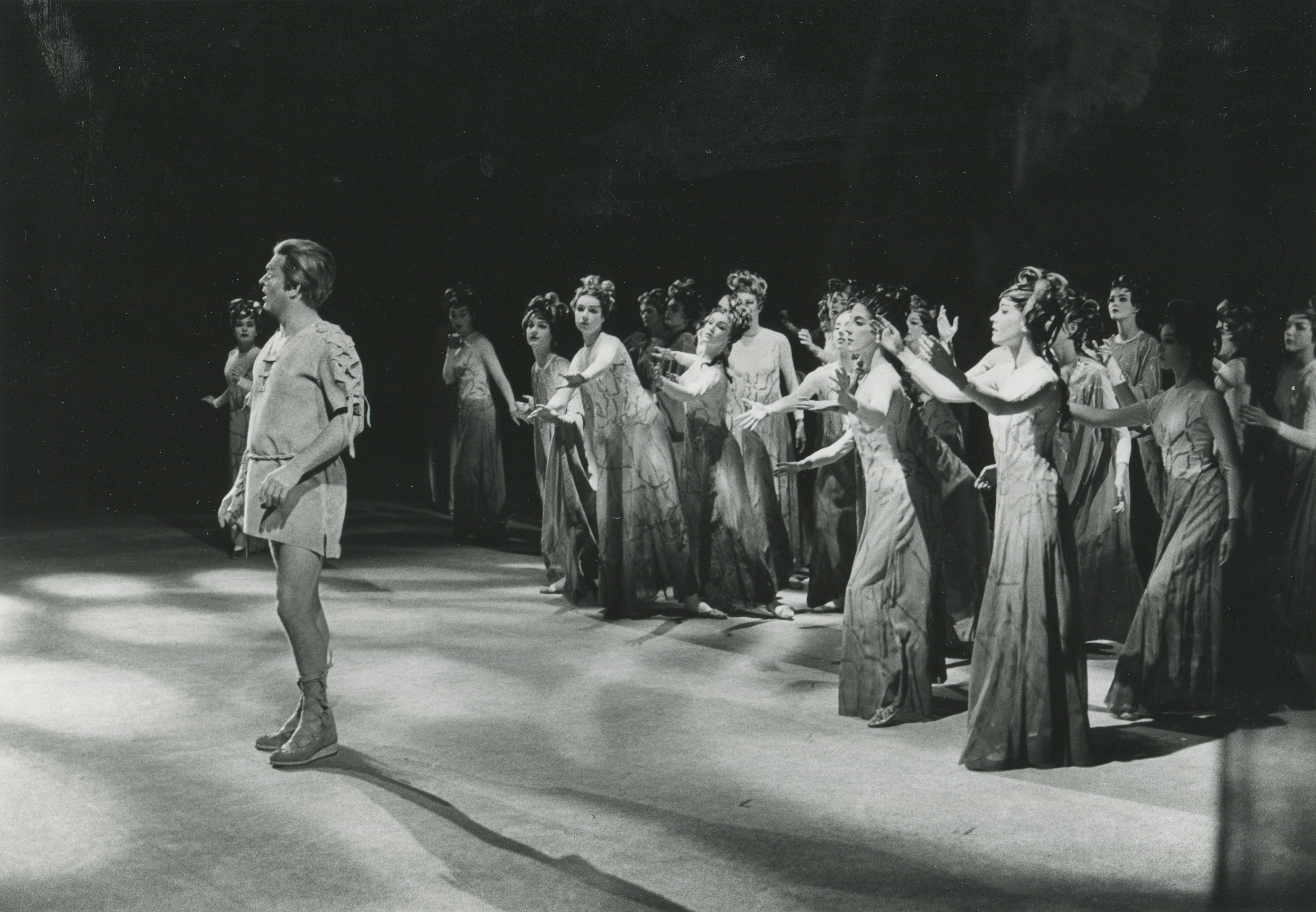 21M__1964, Parsifal, Sandor Konya and chorus (flower maidens), photographer, Pete Peters..jpg