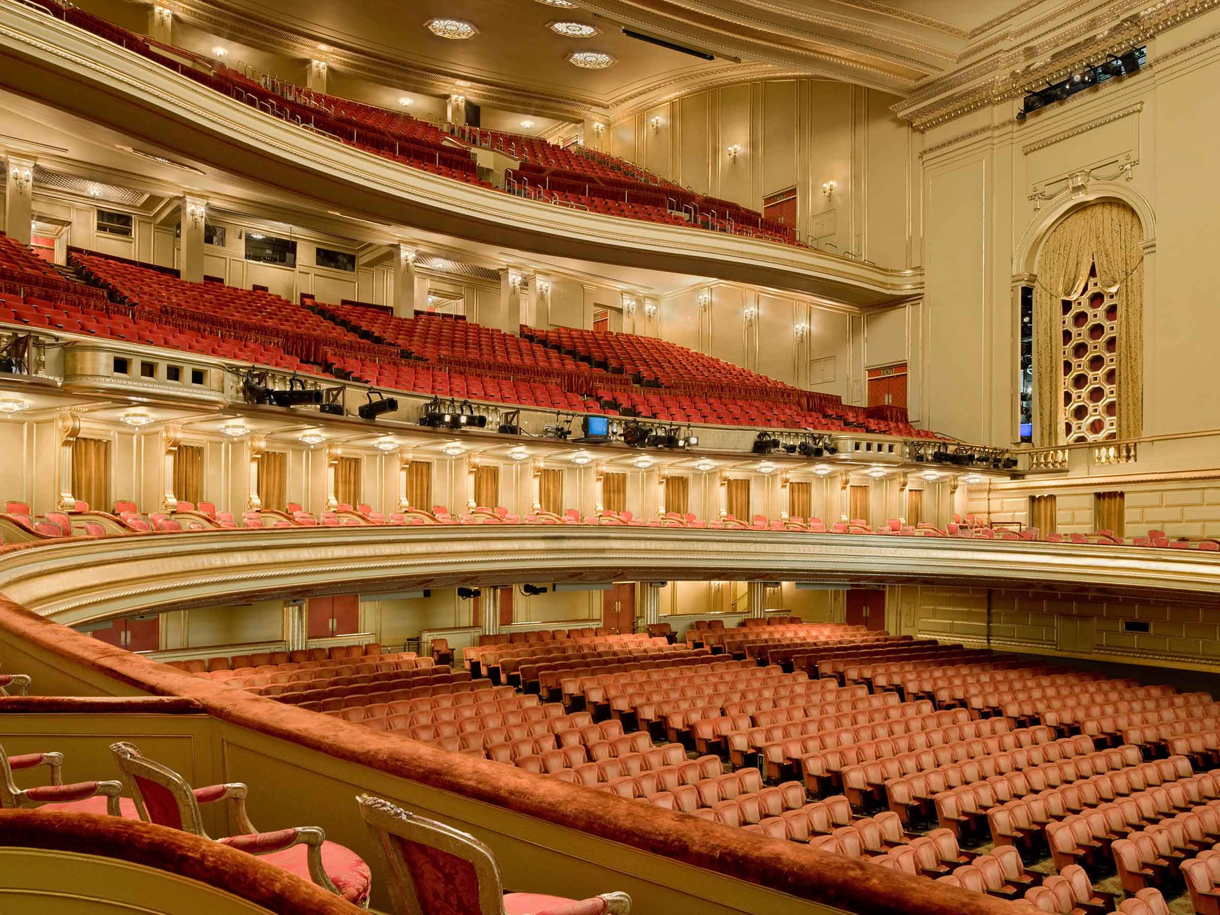 WMOH Interior photo of box seats