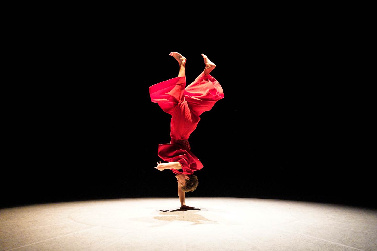 Jakub Jozef Orlinski standing upside down on one hand