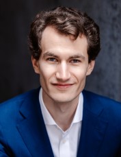 Headshot of Julian Grabarek